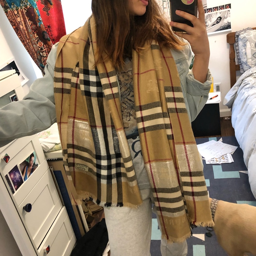 Authentic Burberry scarf 🧣